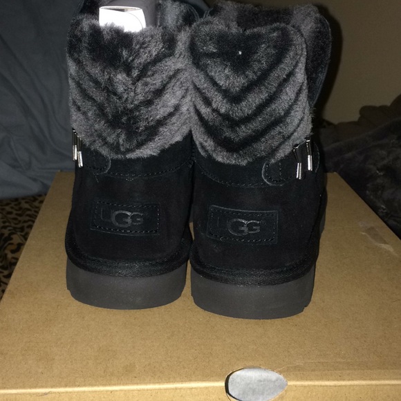 uggs sz 7 - Picture 7 of 8